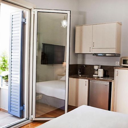 Lovely 1St Fl. Apt, With Balcony In Pagrati 아테네 외부 사진