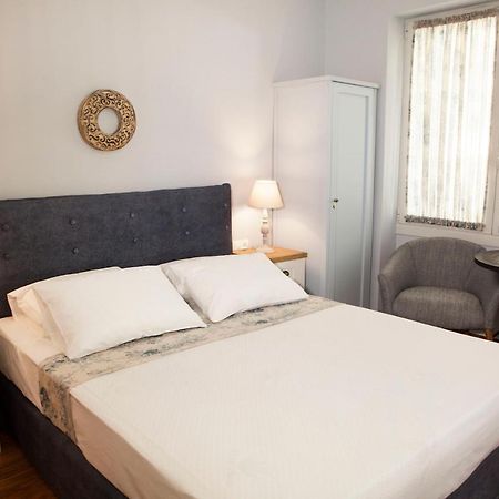 Lovely 1St Fl. Apt, With Balcony In Pagrati 아테네 외부 사진